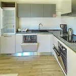 Valovine Stoja بولا