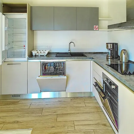Casa Valovine- Beach Apartment Pula 普拉